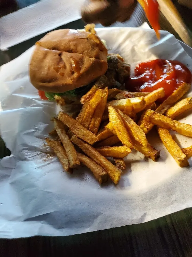 Fish Sandwich& Fries
